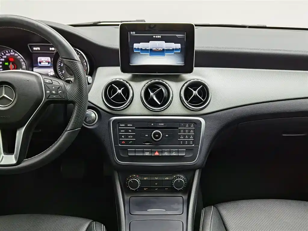 Mercedes-Benz GLA 2016 GLA 200 Fashion фото 12