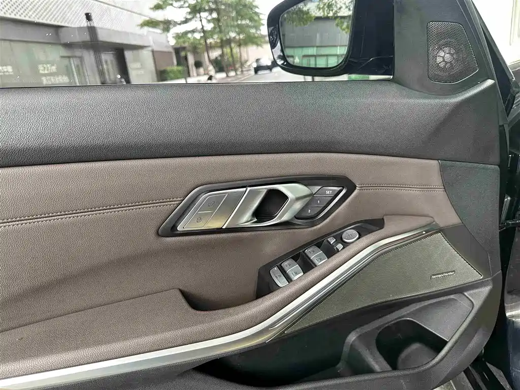 BMW 3 Series 2021 325Li M Sport Night Edition фото 17