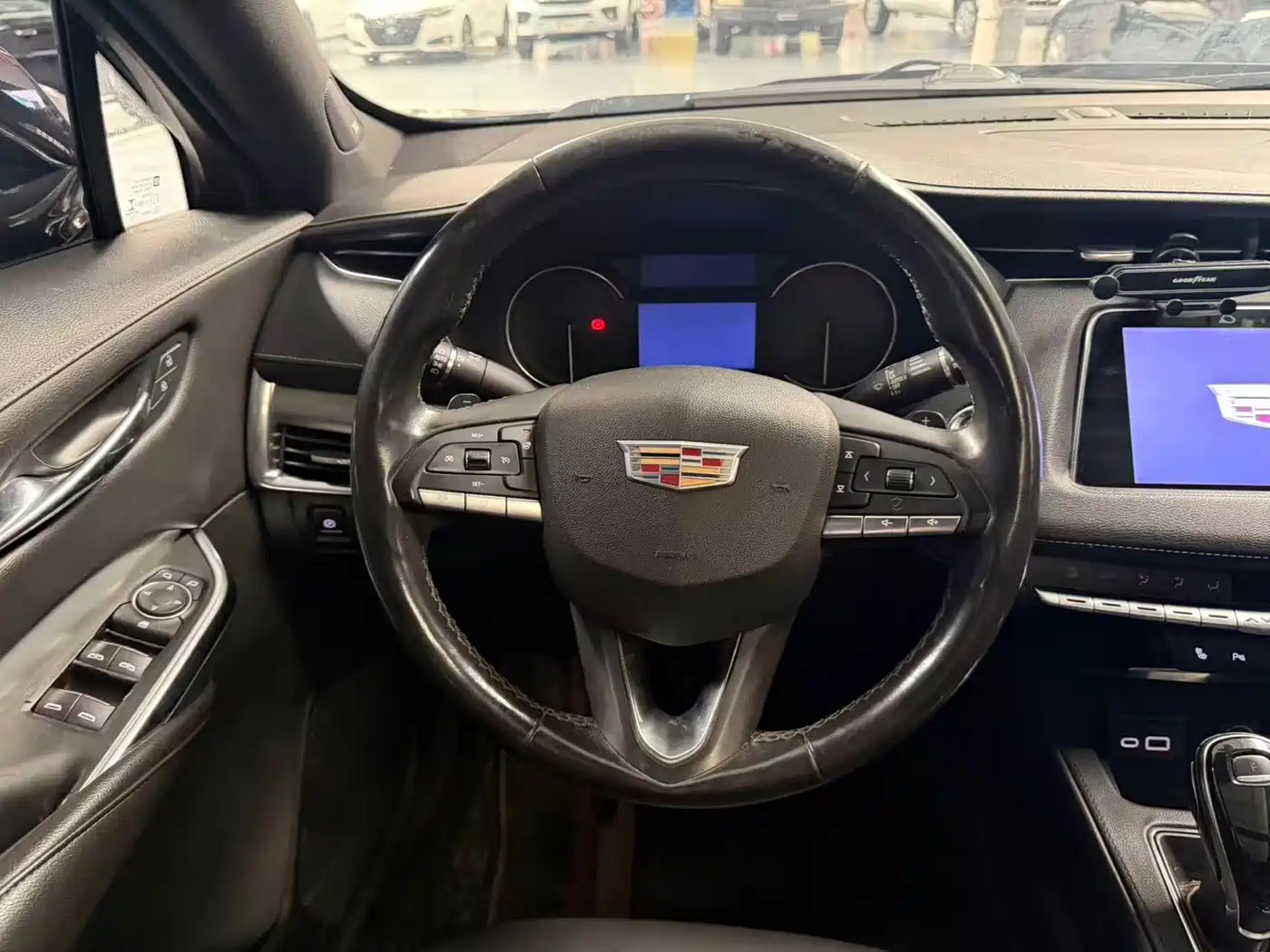 Фото 9 - Cadillac XT4