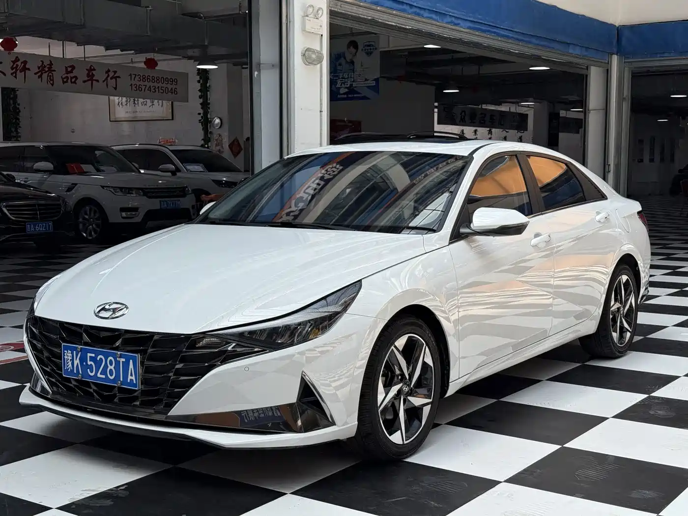 Hyundai Elantra 2022 1.5L CVT LUX Premium Edition