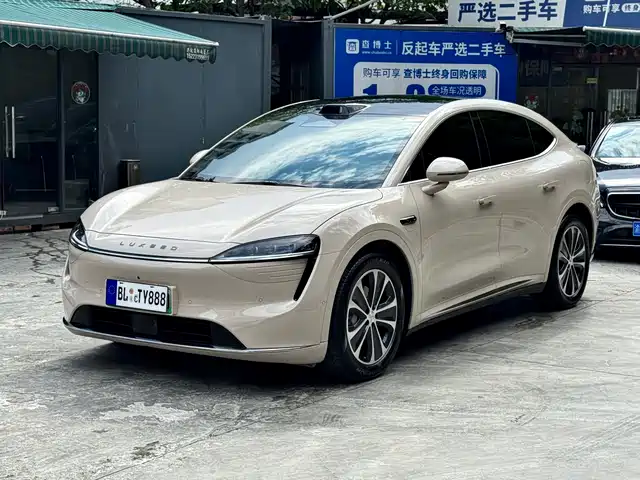 Zhijie Luxeed R7 2025 Extended Range 251km Max — фото 1
