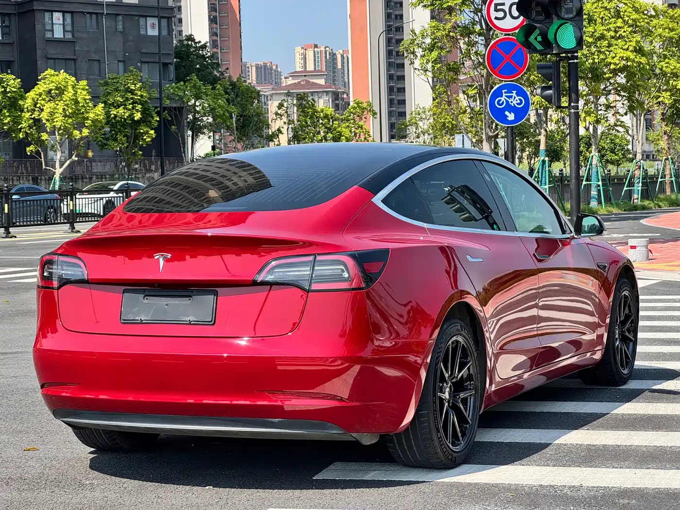 Tesla Model 3 (Import) 2019 2019 Long Range RWD Version