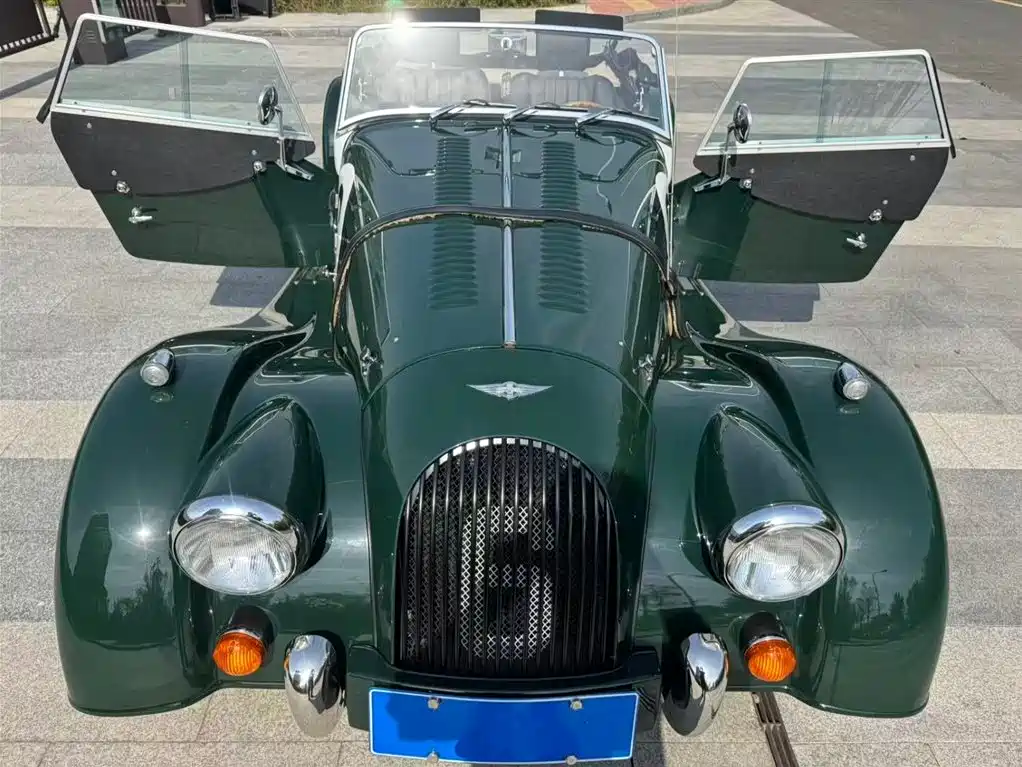 Morgan Plus 4 2013 2.0L Sport 2-seater фото 4
