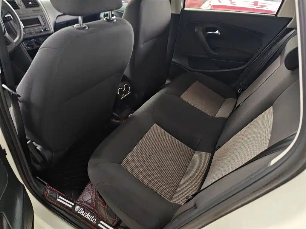 Volkswagen Polo 2016 1.4L Manual Trend фото 10
