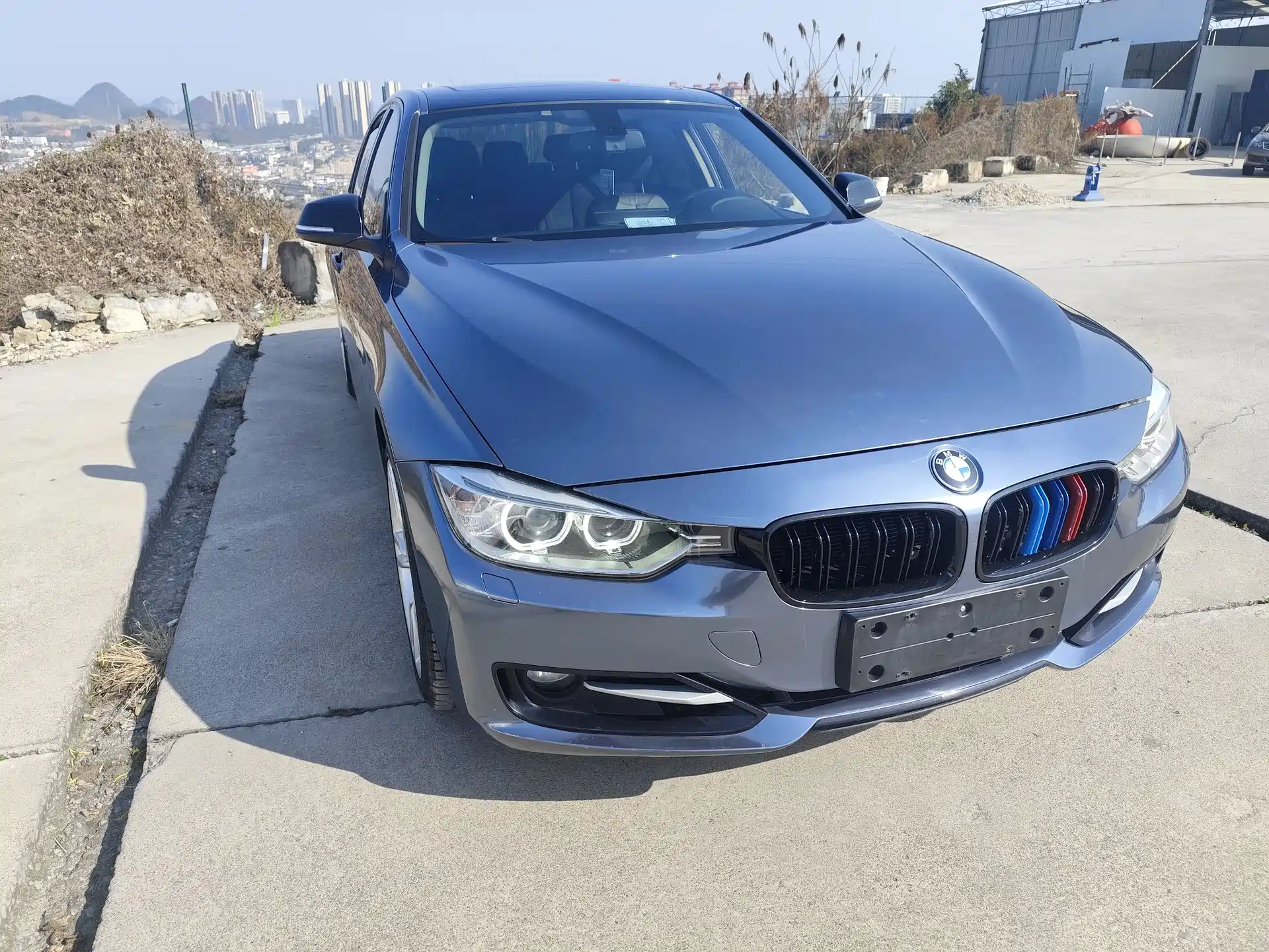 Photo 3 - BMW 3 Series