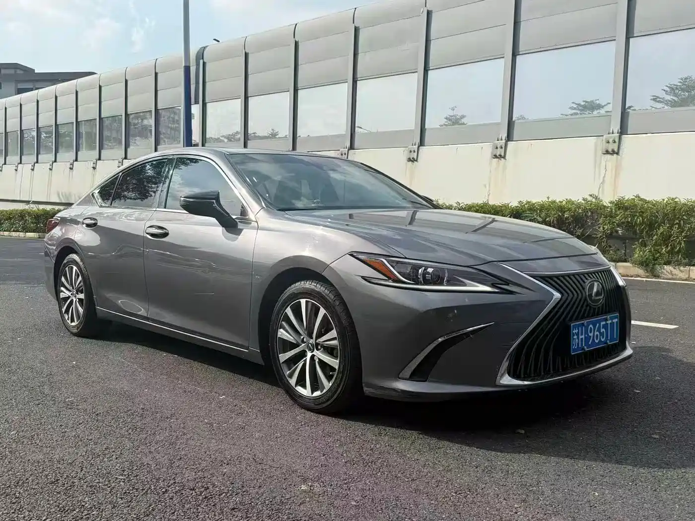 Фото 6 - Lexus ES