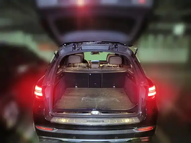 Mercedes-Benz GLC 2016 GLC 300 4MATIC Luxury — фото 4