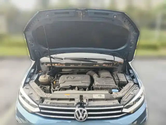 Volkswagen Touran 2016 Touran L 330TSI DSG Luxury — фото 3