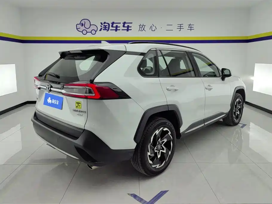 Toyota Wildlander 2020 2.0L CVT AWD Tech Edition фото 3