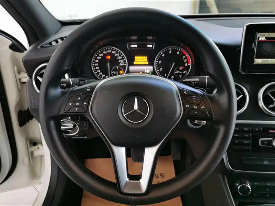 Mercedes-Benz A-Class (Import) 2015 A 180 Standard фото 15