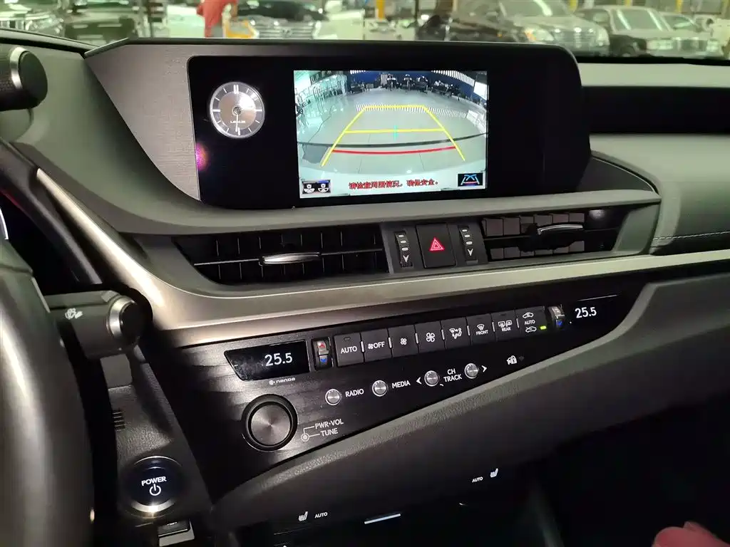 Lexus ES 2018 300h Excellence Edition China VI фото 7