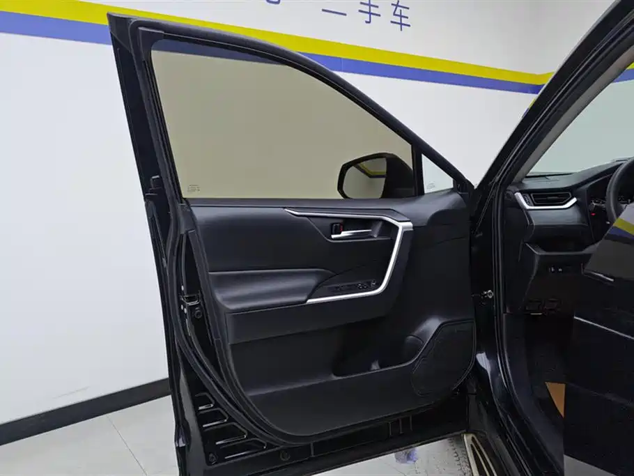 Toyota Wildlander 2020 2.0L CVT 2WD Luxury Edition фото 7