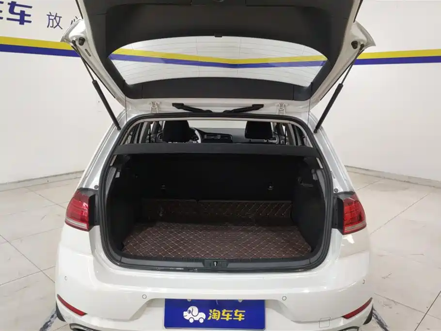 Volkswagen Golf 2020 200TSI DSG Comfort Progressive Edition фото 4
