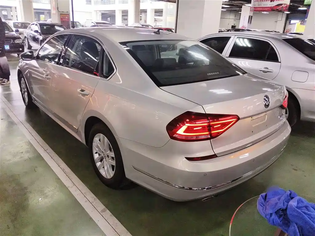 Volkswagen Passat 2016 330TSI DSG Honor Edition фото 23