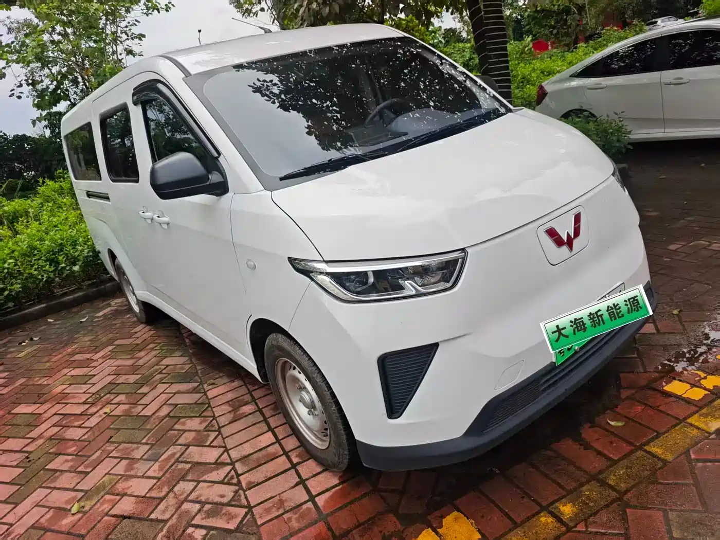 Wuling Motors Wuling Yangguang 2026 Model 440km Passenger Van Comfort Version (6-Seater)