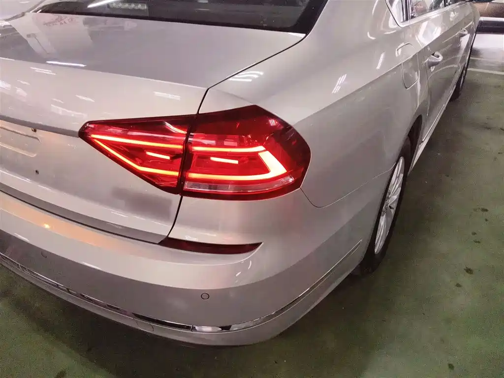 Volkswagen Passat 2016 330TSI DSG Honor Edition фото 24