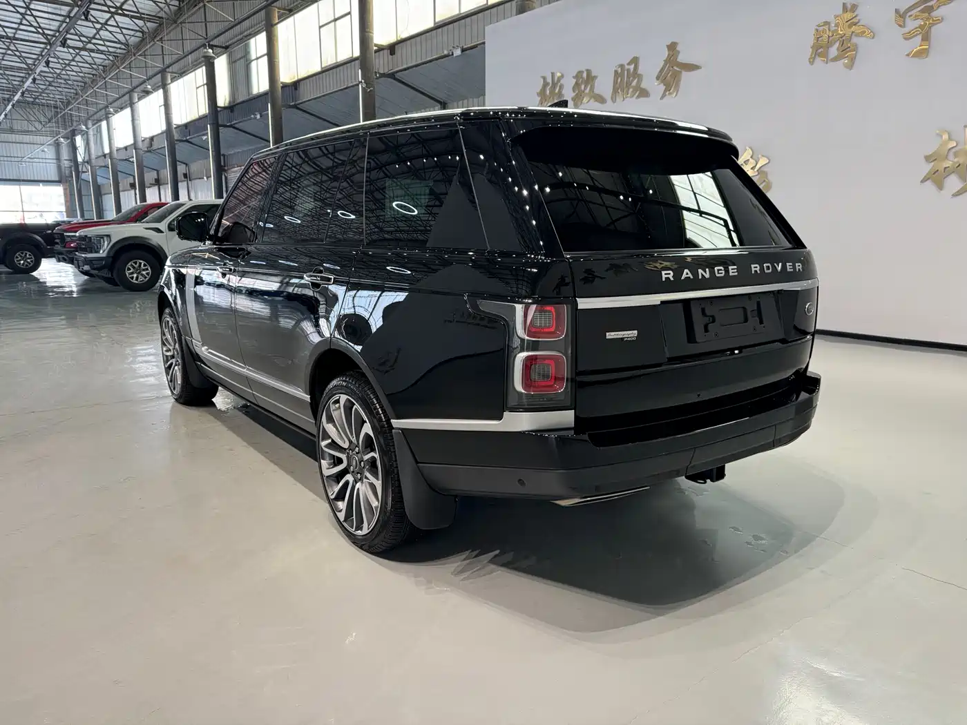 Land Rover Range Rover 2022 3.0 L6 400PS Prestige Genesis Extended Edition фото 4