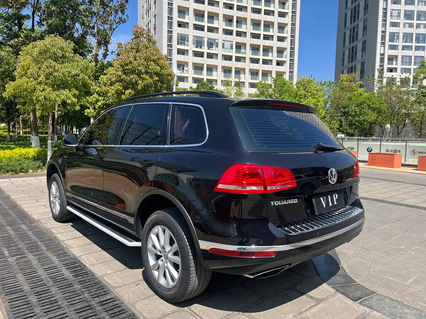 VOLKSWAGEN TOUAREG