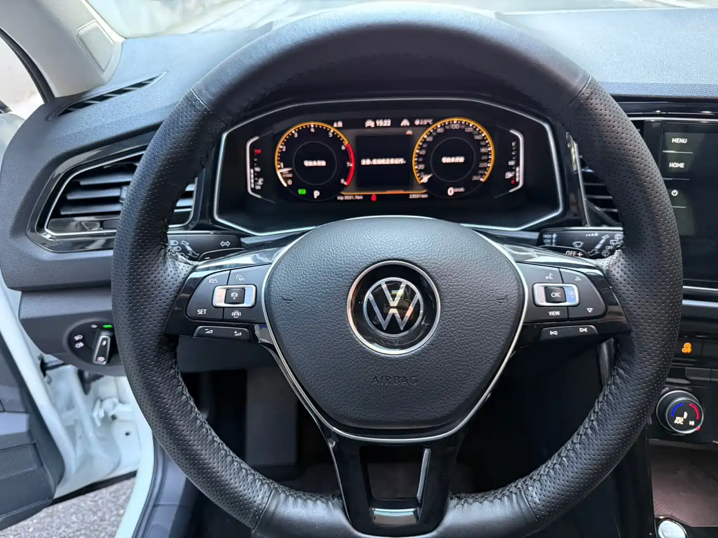 VOLKSWAGEN T ROC EXPLORING SONGS