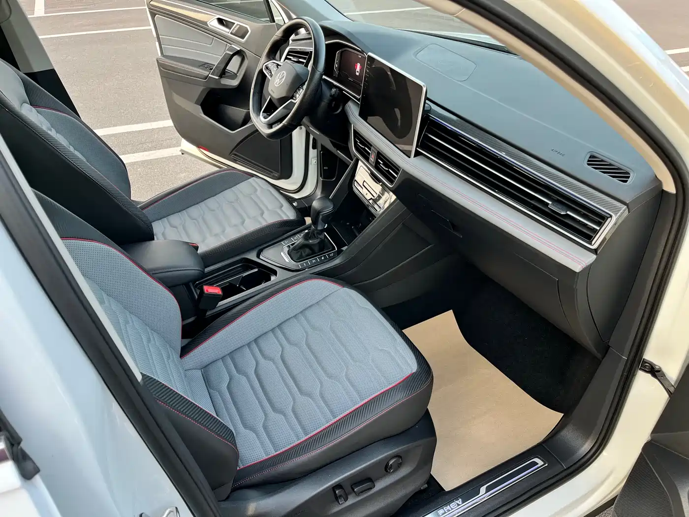 VOLKSWAGEN TIGUAN L NEW ENERGY