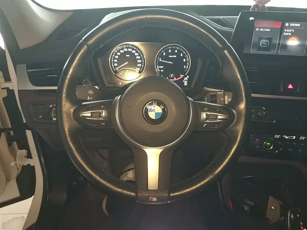 BMW X1 2022 sDrive25Li Leading фото 11