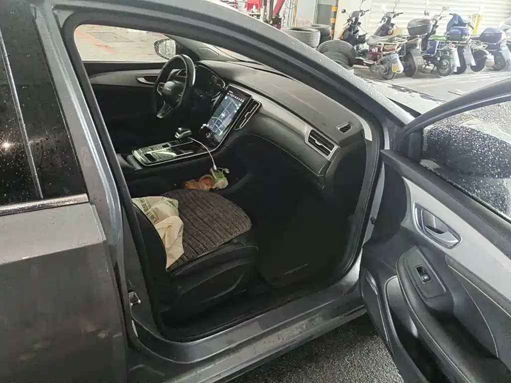 Roewe i6 MAX EV 2020 2020 Model 1.5T PHEV Cool Edition