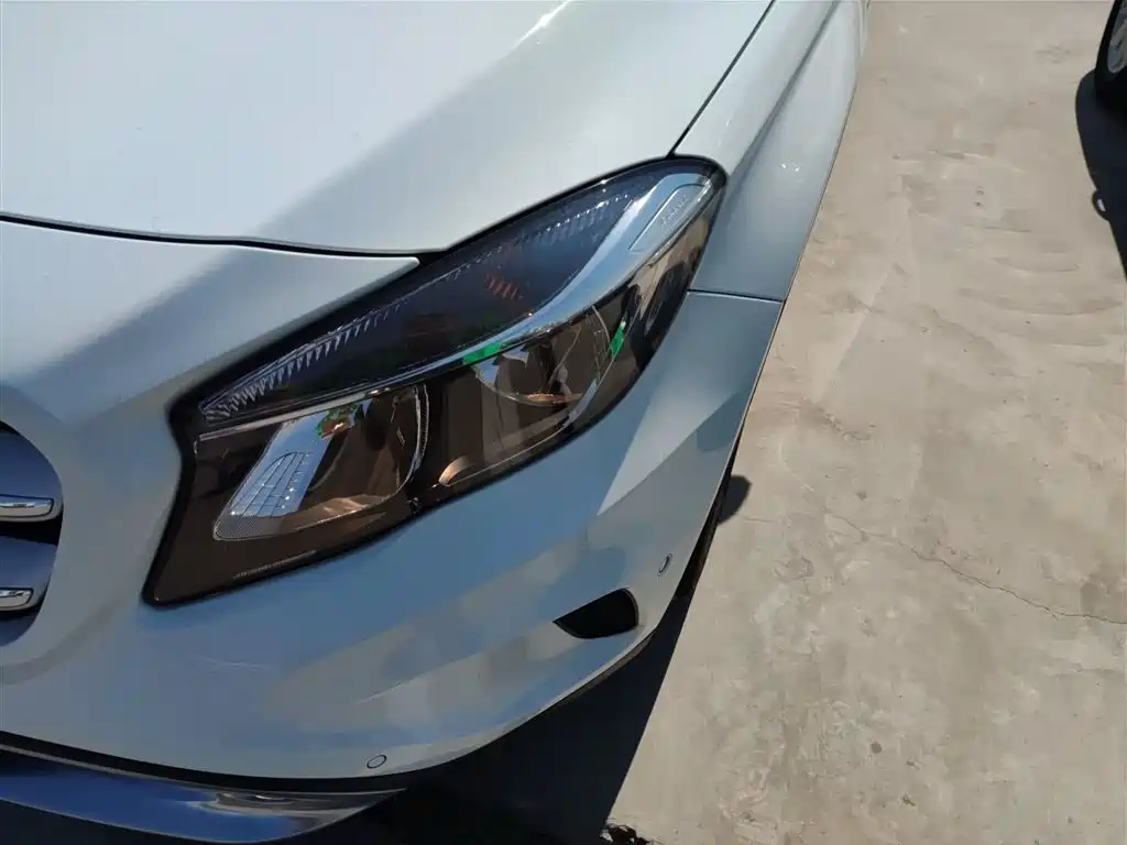 Mercedes-Benz GLA 2016 GLA 200 Dynamic фото 24