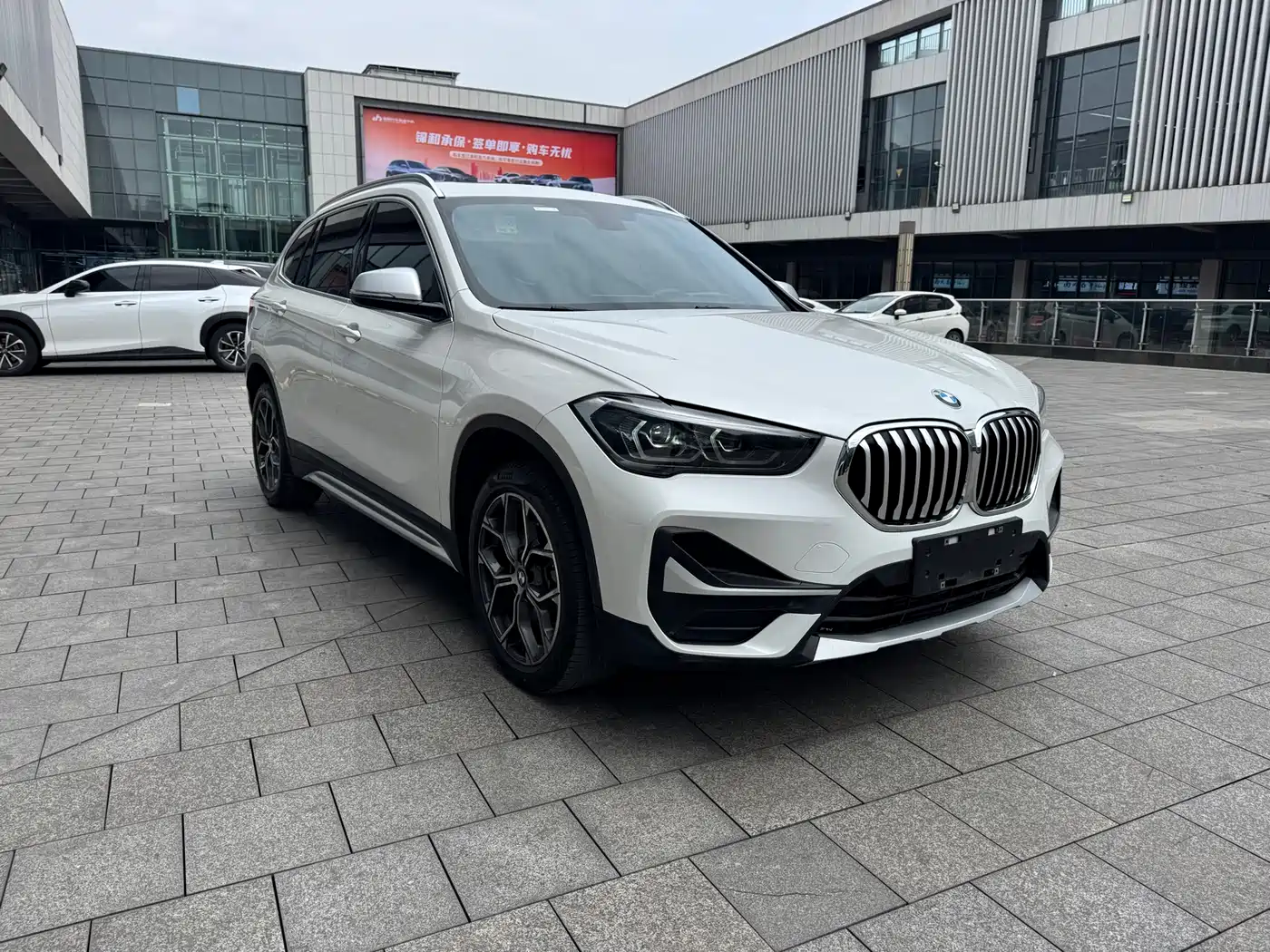 BMW X1 2022 sDrive20Li Fashion фото 3