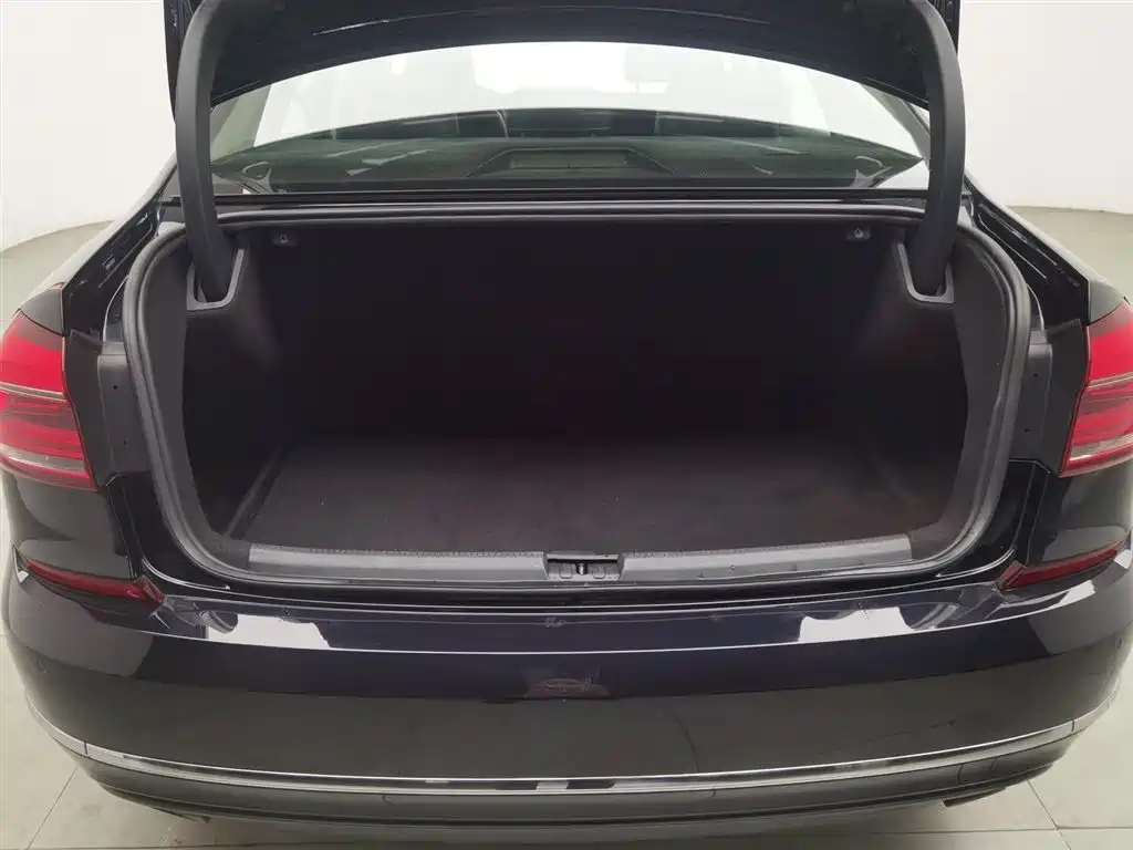 Volkswagen Passat 2016 330TSI DSG Executive Edition фото 16