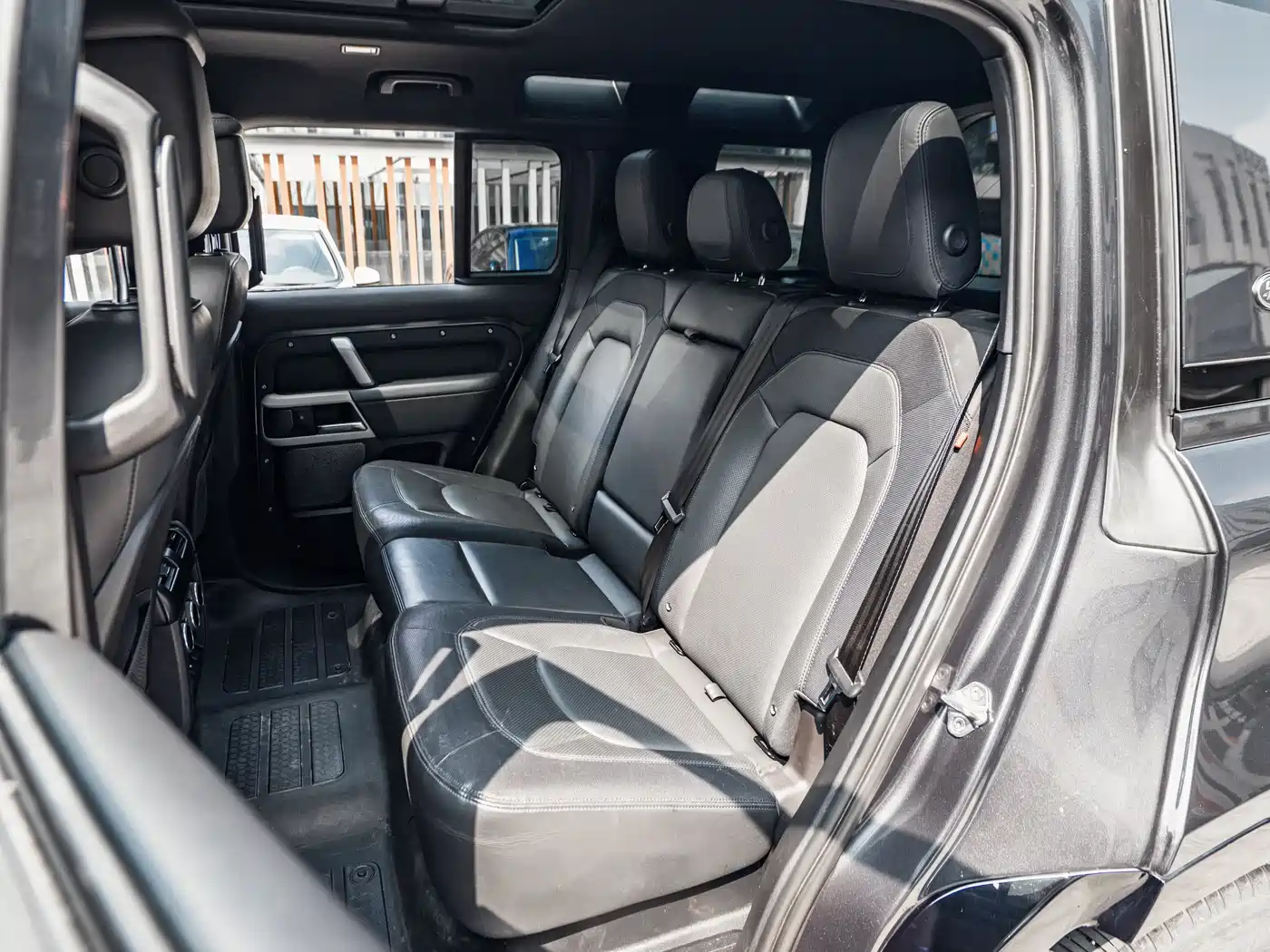 Land Rover Defender 2023 Model 110 3.0T P400 X-DYNAMIC HSE фото 7