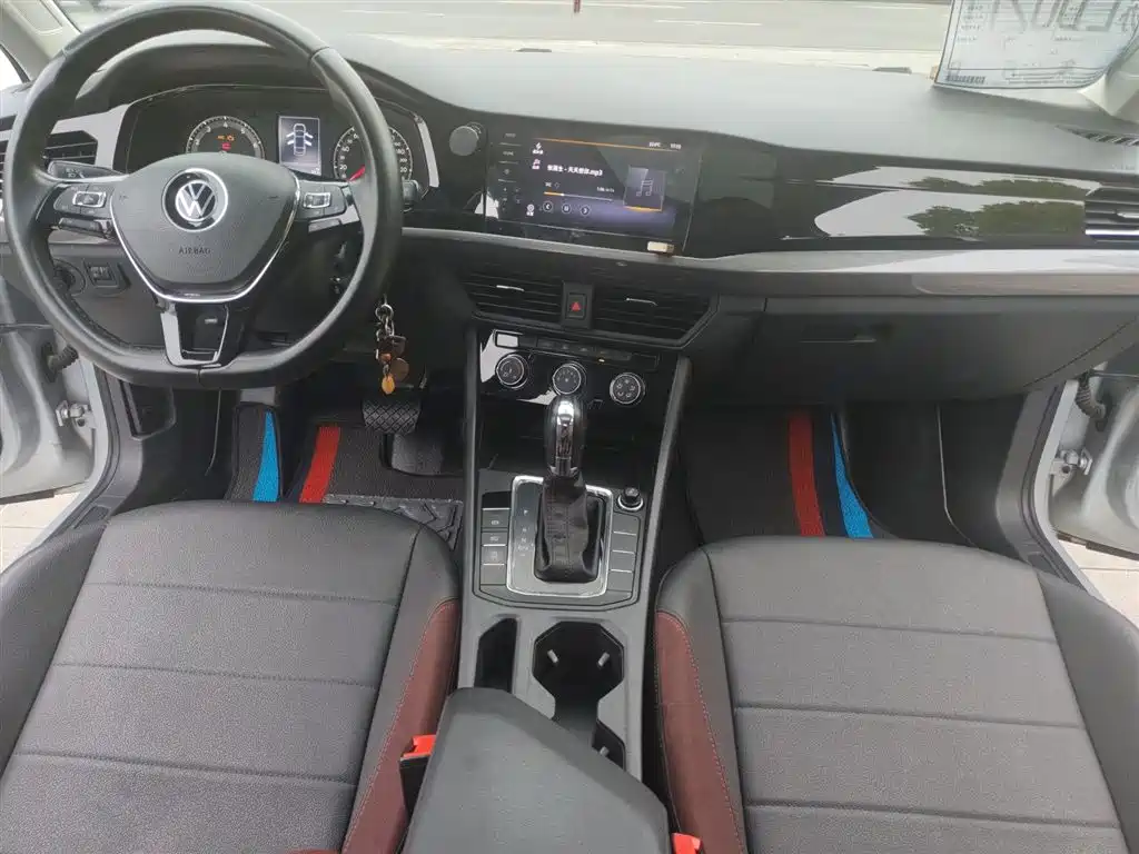 VOLKSWAGEN BORA