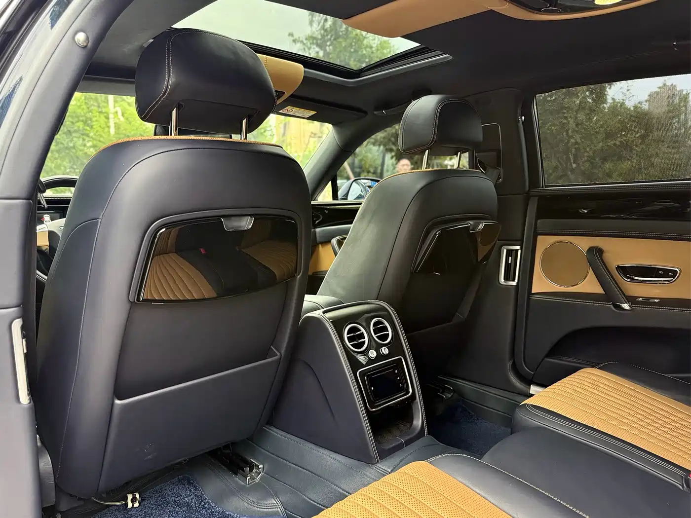 Фото 11 - Bentley Flying Spur