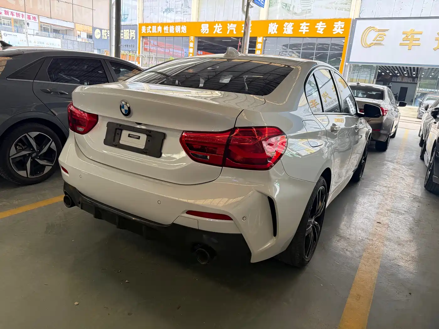 BMW 1 Series 2022 125i M Sport Shadow Edition фото 6