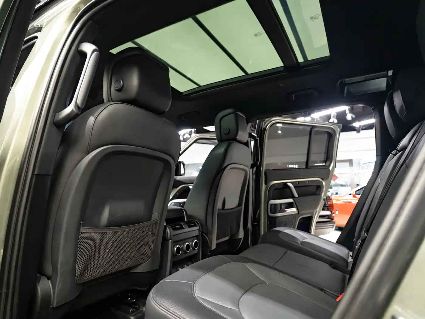 Land Rover Defender 2023 Model 110 3.0T P400 X-DYNAMIC HSE фото 8