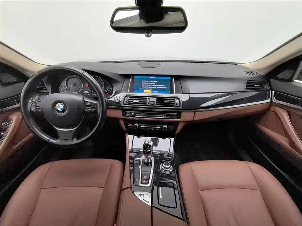 BMW 5 Series 2017 520Li Classic Edition фото 5
