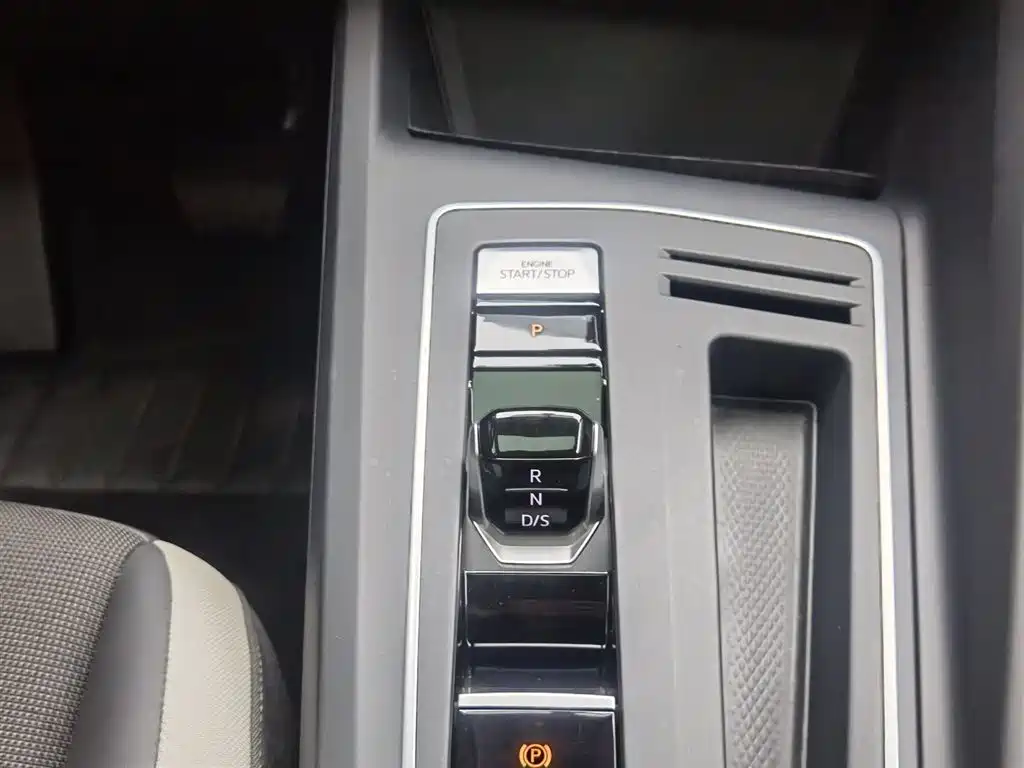 Volkswagen Golf 2023 Facelift 280TSI DSG Pro фото 13
