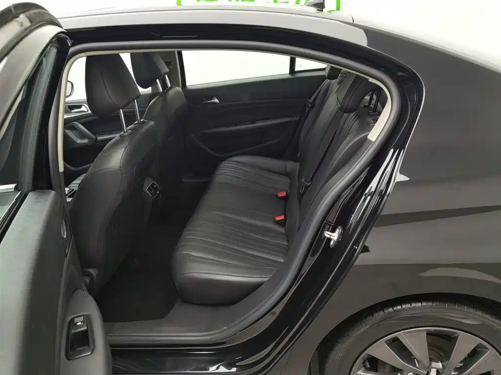 Peugeot 408 2022 1.6T Progressive Edition фото 15