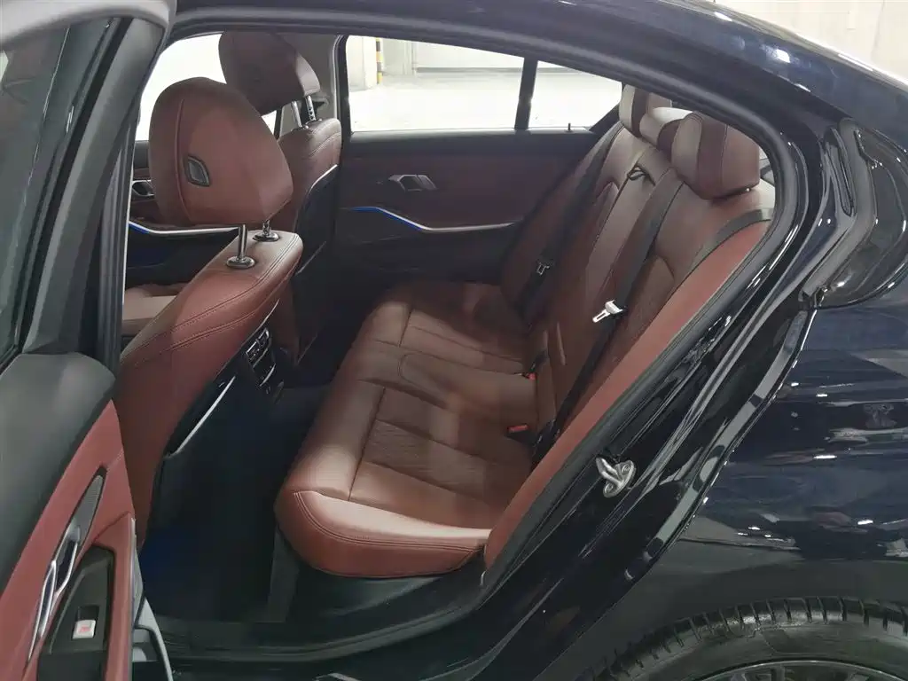 BMW 3 Series 2022 325i M Sport Shadow Edition фото 15