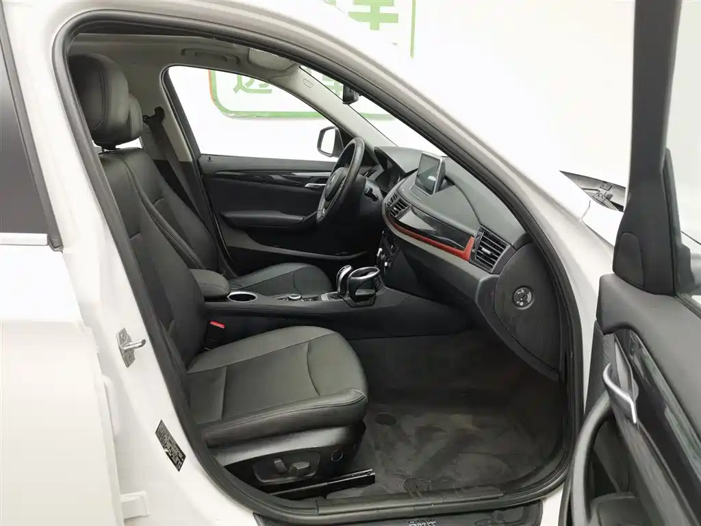 BMW X1 2015 Model sDrive18i Fashion Advanced Edition фото 23