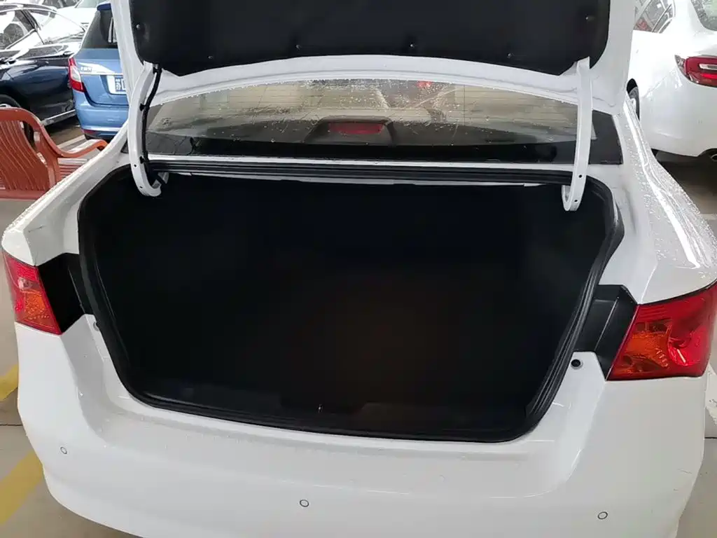 Roewe 350 2017 2015 Model 1.5L Manual Luxury Sunroof Edition