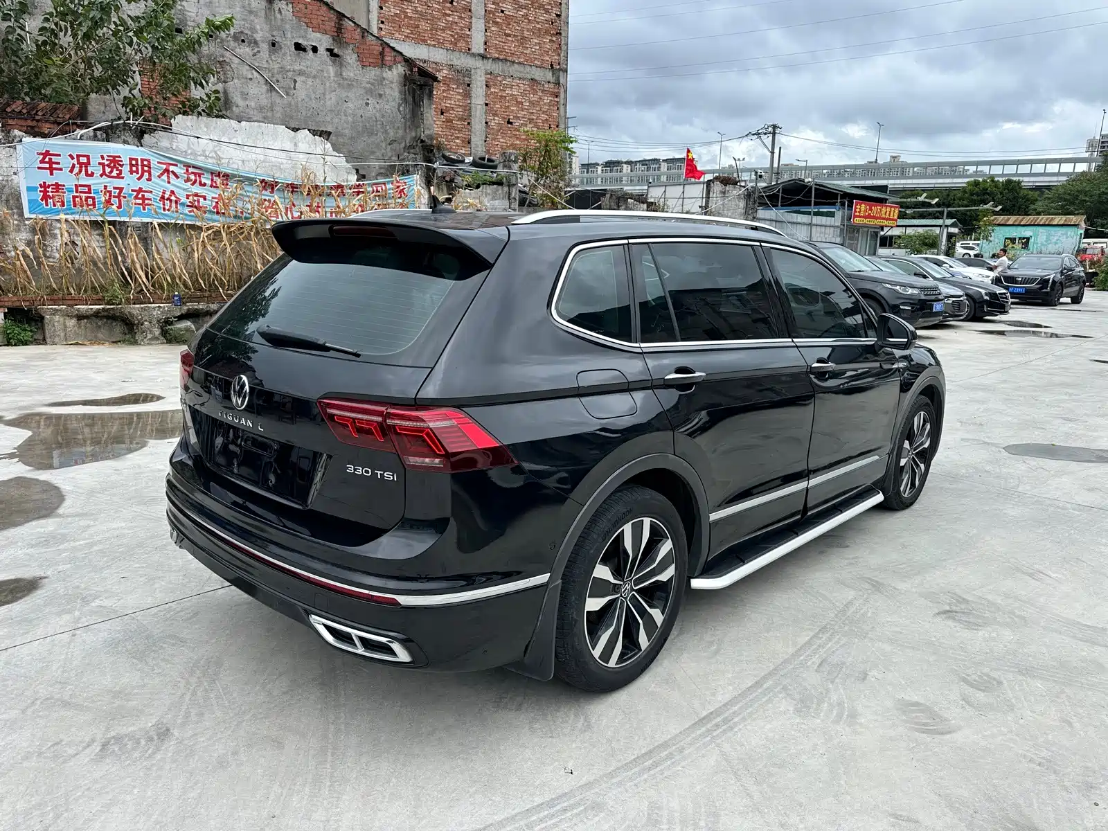 Photo 5 - Volkswagen Tiguan L