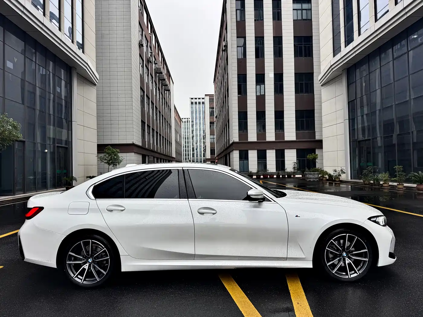 BMW 3 Series 2024 320Li M Sport Package фото 8