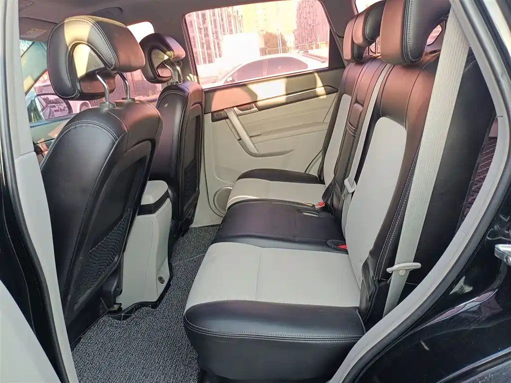 Chevrolet Captiva 2015 2.4L 2WD Urban Edition 5-seater фото 15