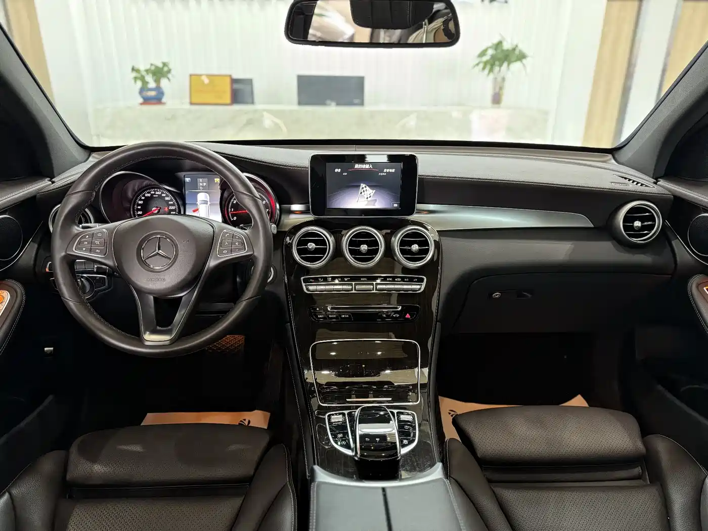 Mercedes-Benz GLC 2019 Facelift GLC 260 L 4MATIC Luxury фото 10