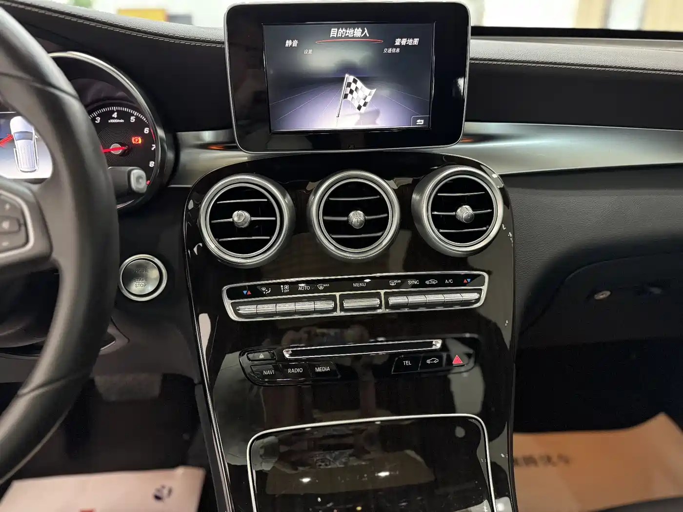 Mercedes-Benz GLC 2019 Facelift GLC 260 L 4MATIC Luxury фото 11