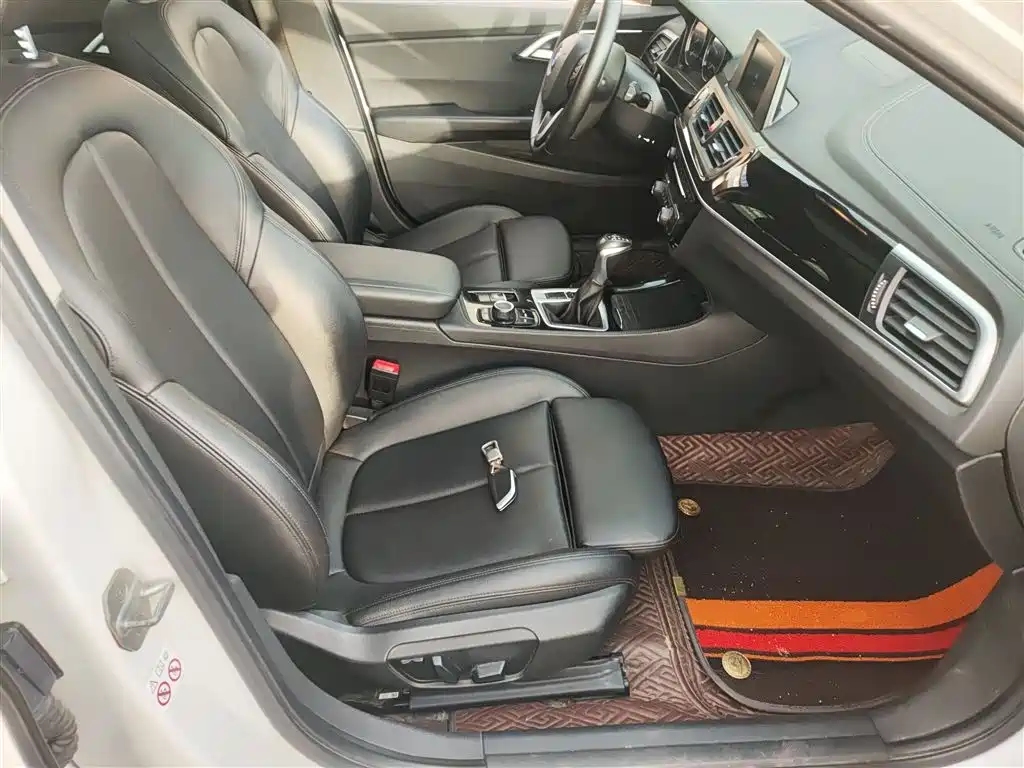 BMW 1 Series 2018 118i Sport Edition фото 25
