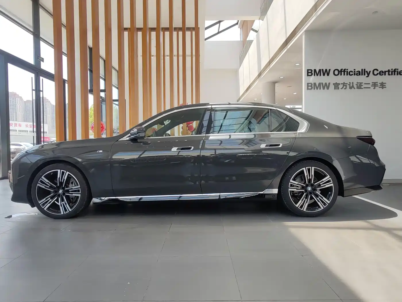 BMW 7 Series 2023 740Li Exclusive M Sport Package фото 4