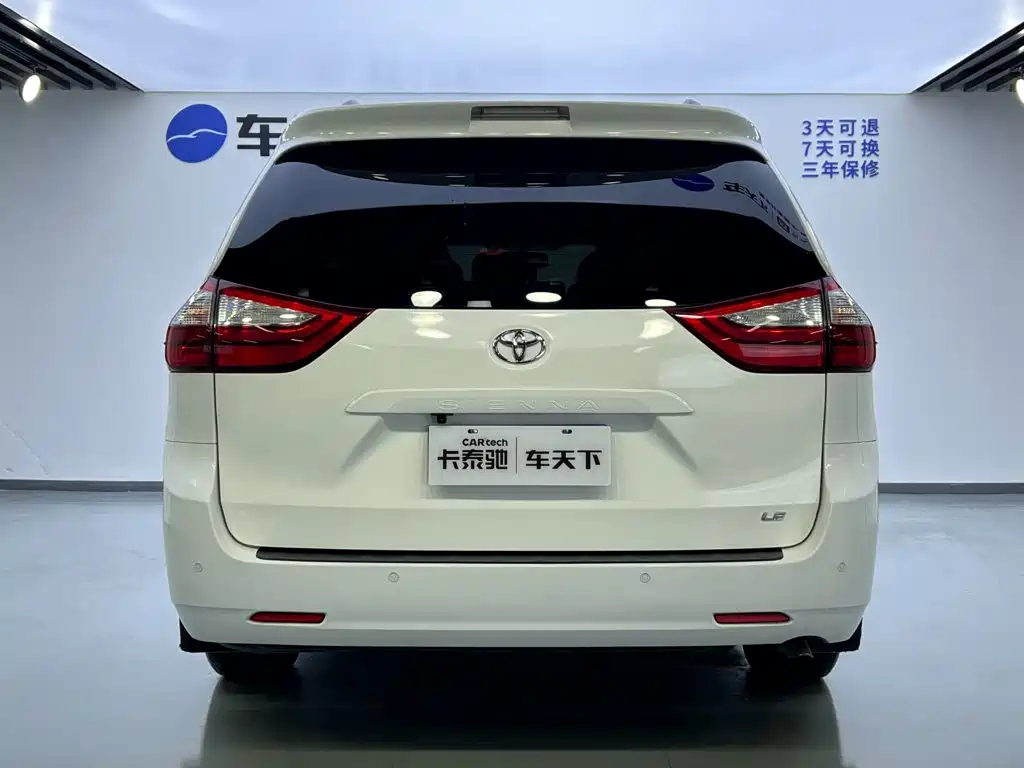Photo 6 - Toyota Sienna