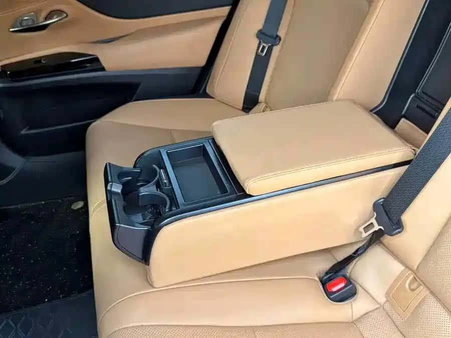 Lexus ES 2023 200 Luxury Edition фото 12