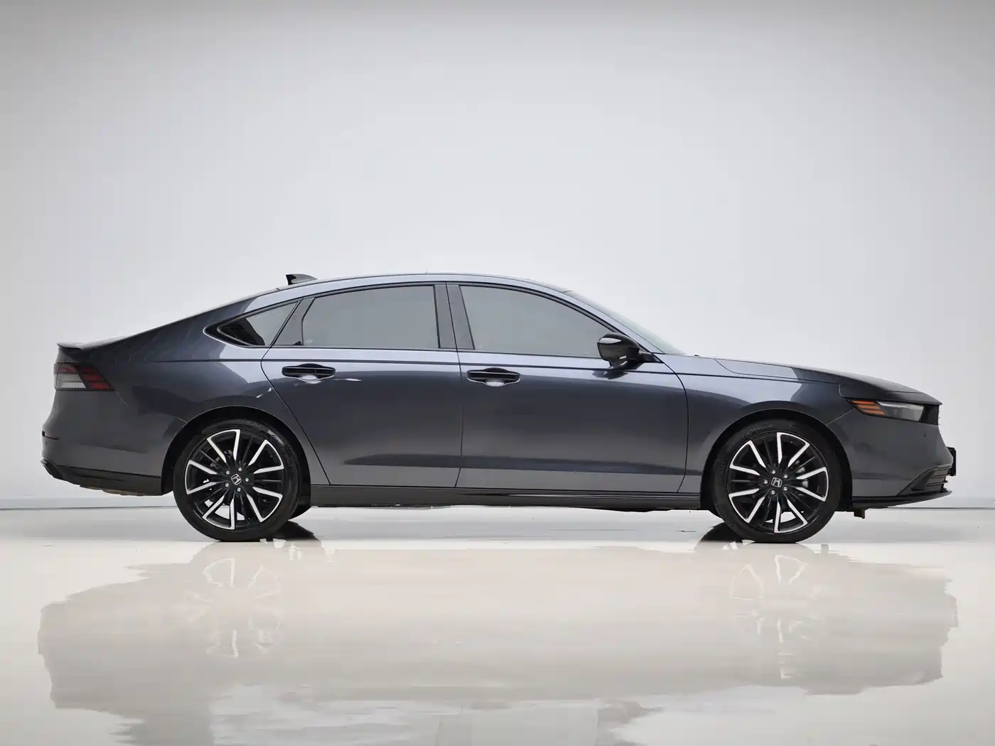 Фото 8 - Honda Accord